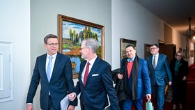 Jednání vlády 14. 2. 2024: Ministr Martin Kupka společně s premiérem Petrem Fialou a dalšími ministry přicházejí na jednání vlády.