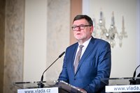 Stanjura o schodku rozpočtu: Příští rok má chybět maximálně 231 miliard korun!