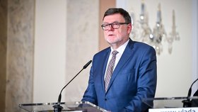 Jednání vlády 14. 2. 2024: Ministr financí Zbyněk Stanjura na tiskové konferenci po jednání vlády