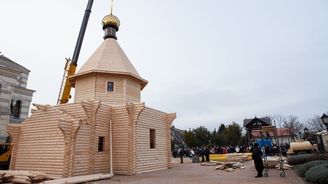 Ruské kladivo na pohromy a epidemie: Vystavme kostel za jediný den!