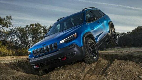 Jeep Cherokee dostane luxusnějšího nástupce, možná elektrického