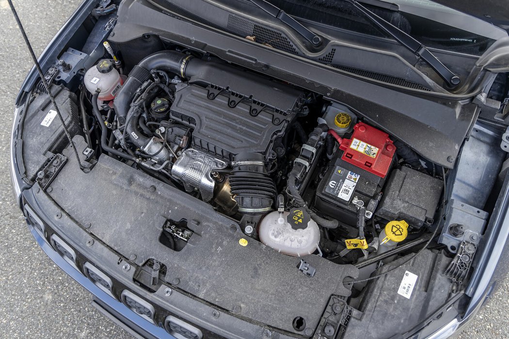 Motorizace 1.5 Turbo GSE e-Hybrid dává 96 kW a 240 Nm, pojí se se sedmistupňovou dvouspojkovou převodovkou 7HDT300 původem od rakouské Magny