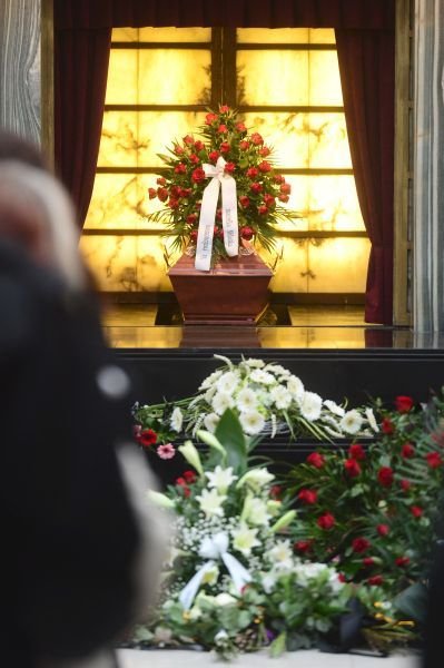 Poslední rozloučení s fotografem Josefem Jefem Kratochvilem (†74) bylo velmi dojemné a zaplnilo celé divadlo. Vzpomínali na něj herci a přátelé.