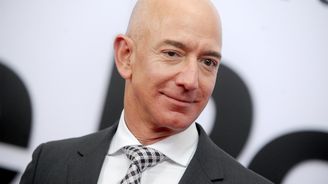 Jeff Bezos se zbavuje akcií Amazonu, během posledních dní za ně dostal čtyři miliardy dolarů