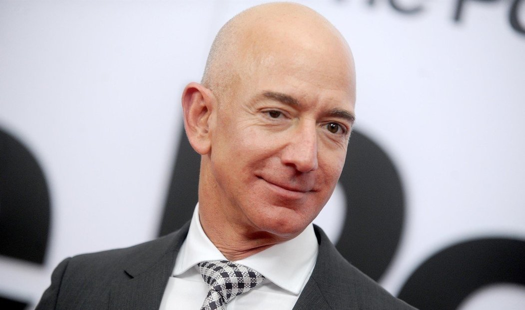 ÚNOR: Zakladatel internetového obchodu Amazon Jeff Bezos letos opustí funkci výkonného ředitele podniku, nahradí ho Andy Jassy
