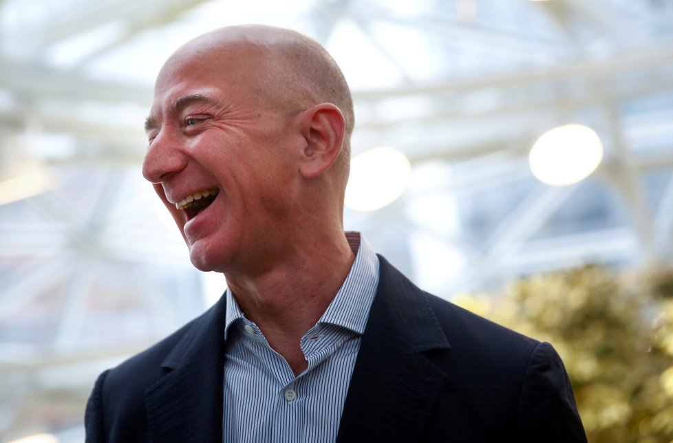 Nejbohatším mužem planety zůstává zakladatel Amazonu Jeff Bezos.