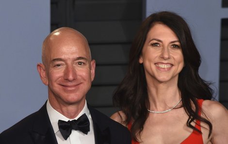 Jeff Bezos s manželkou.