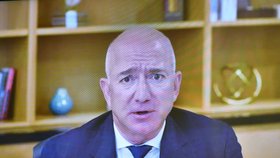 Nejbohatší člověk a šéf Amazonu Jeff Bezos při grilování gigantů v USA