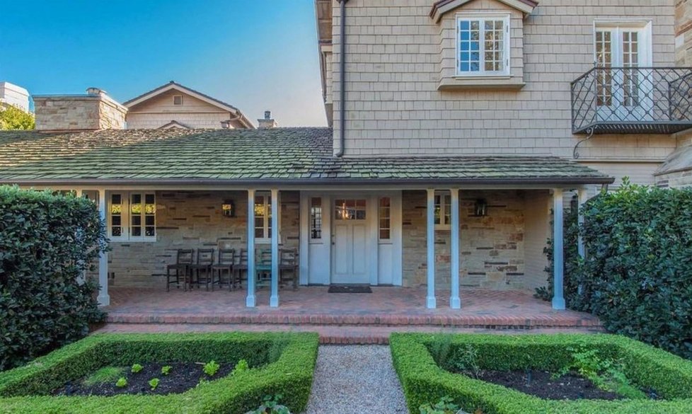 Dům, který Bezos koupil vedle svého luxuního sídla v Beverly Hills.