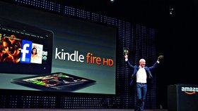 Jeff Bezos při představování Kindle Fire v roce 2012