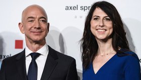 Zakladatel Amazonu Jeff Bezos s exmanželkou MacKenzie