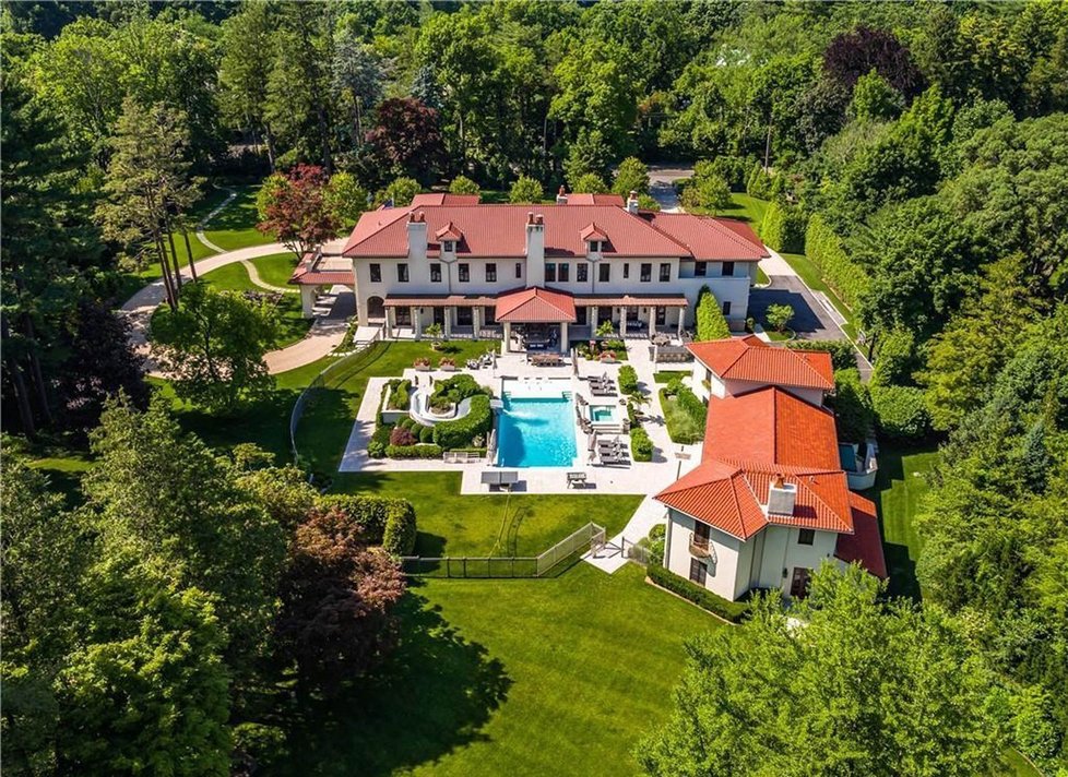 Bratr nejbohatšího muže světa prodává dům: Luxusní sídlo za 264 milionů má i bazén s tobogánem