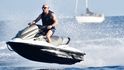 Zakladatel Amazonu, nejbohatší muž planety Jeff Bezos, s úspěchem své firmy letos značně rozšířil své jmění. Zbohatl o 23 miliard dolarů a celková hodnota jeho majetku dosahuje podle agentury Bloomberg 139 miliard dolarů.