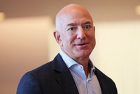 Musk už není nejbohatší na světě, první místo v žebříčku mu vzal Bezos