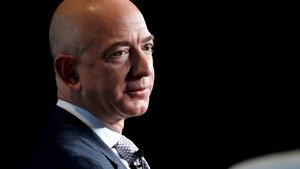 Amazon si stěžuje. Američtí regulátoři prý obtěžují ředitele Jassyho i zakladatele Bezose