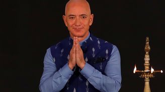 Jednadvacáté století patří Indii, řekl Bezos. Amazon v zemi investuje miliardu dolarů