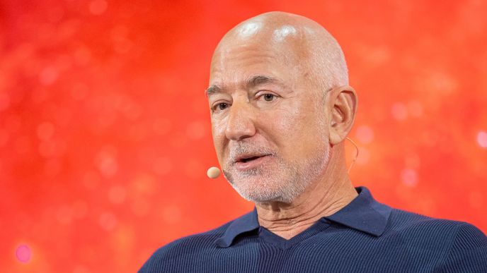Skupina investorů, v níž je i zakladatel společnosti Amazon Jeff Bezos, je blízko koupi zhruba třetinového podílu v FC Liverpool. Skupina investorů, v níž je i zakladatel společnosti Amazon Jeff Bezos, je blízko koupi zhruba třetinového podílu v FC Liverpool.