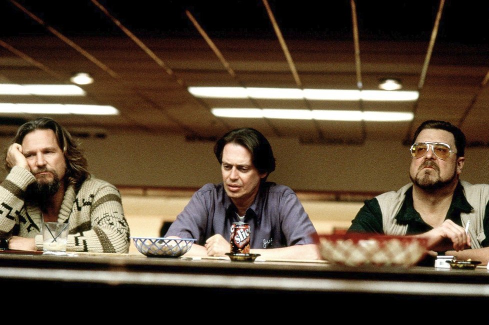 Kultovní trojka Jeff Bridges, Steve Buscemi a John Goodman ve filmu Big Lebowski