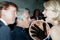 Trump, Gates, zástupy dívek a sado-maso výstroj. Další fotky z archivu pedofila Epsteina