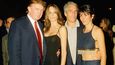 Donald a Melania Trumpovi ve vybrané společnosti Epsteina a jeho kumpánky Ghislaine Maxwellové