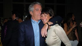 Jeffrey Epstein s přítelkyní pasačkou Ghislaine Maxwell