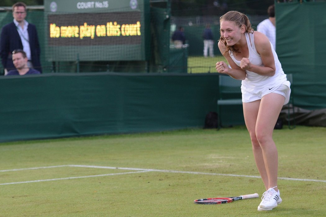 Jekatěrina Alexandrovová slaví svůj životní úspěch ve Wimbledonu