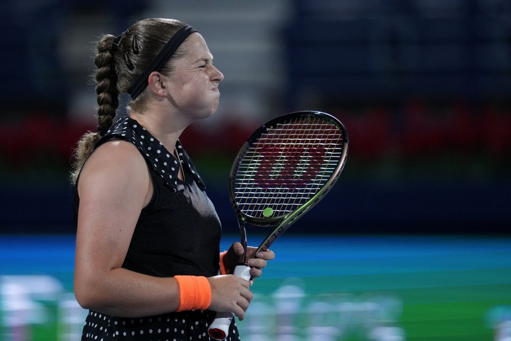 Lotyšský olympijský výbor potrestal hvězdnou tenistku Jelenu Ostapenkovou. Čím se provinila? Byla na jednom kurtu s ruskými a běloruskými hráčkami