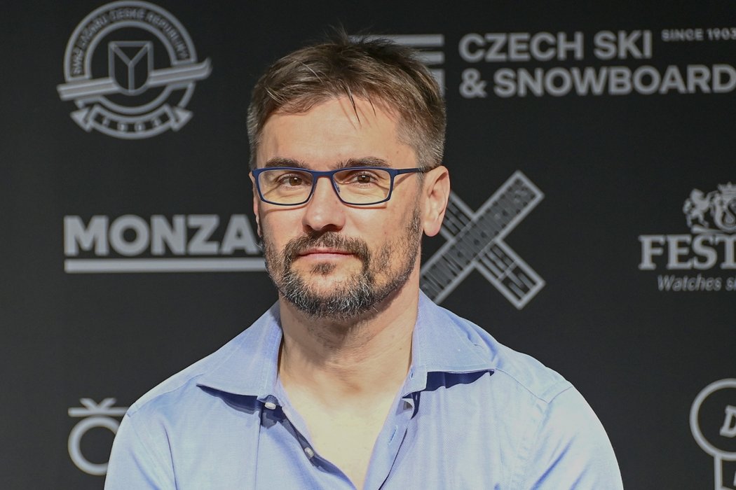 Trenér Evy Adamczykové Marek Jelínek na tiskové konferenci před začátkem sezony