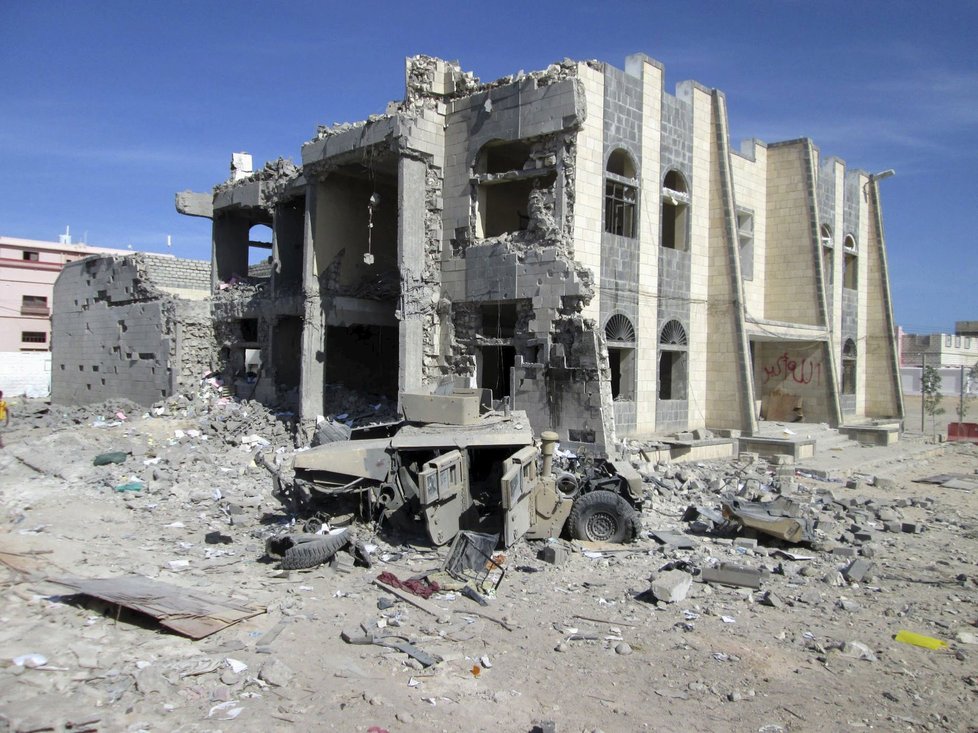 Jemen zahájil ofenzivu: Zemřeli vůdci al-Káidy a dalších 800 teroristů.