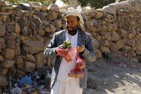 Zbídačení Jemenci hledají útěchu v drogách. Závislé jsou i malé děti