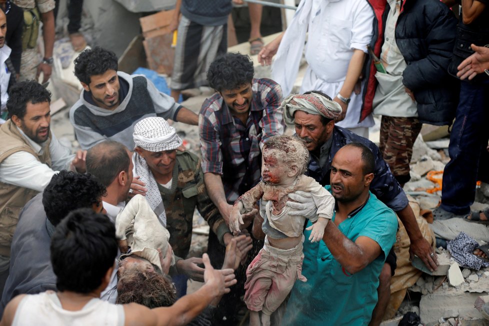 Při náletu v Jemenu zemřeli civilisté, mezi nimi i šest dětí.