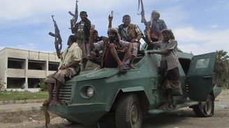 Jemenský prezident utekl ze země, povstalci postupují na Aden