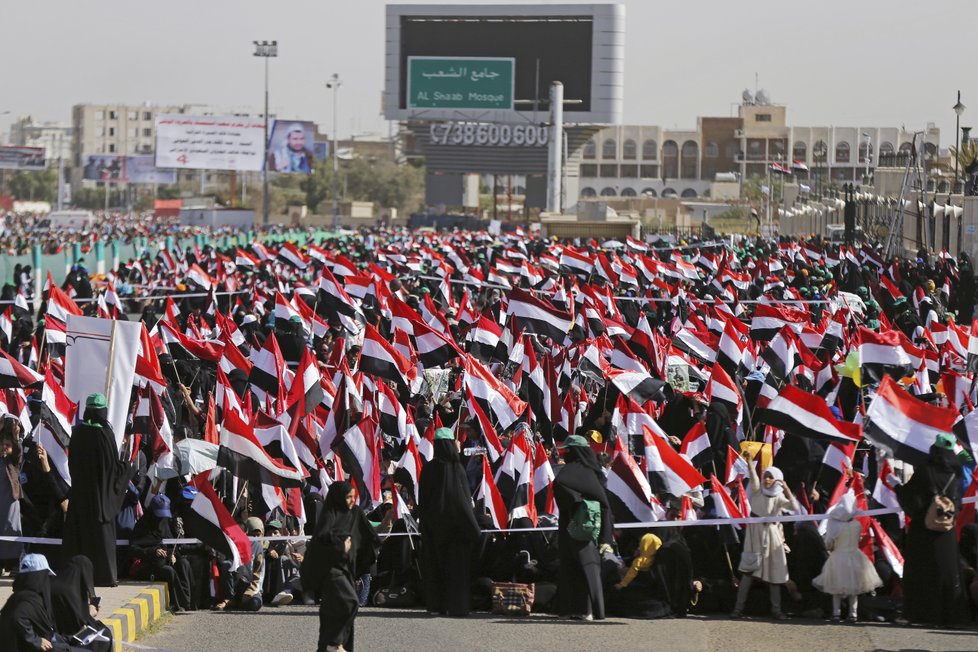 Jemenci připomínající si čtyřleté výročí začátku vojenské intervence.