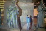 Jemenec hajloval na soše sv. Václava