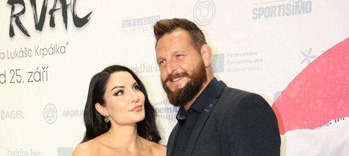 Lukáš s Evou ukáš s Evou vychovávají ychovávají dvě děti.