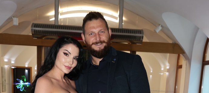 Lukáš s Evou ukáš s Evou vychovávají ychovávají dvě děti.