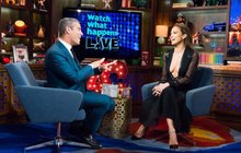 Jennifer Lopez svými ňadry úplně rozhodila moderátora TV pořadu!