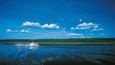 Trio řek Jenisej, Angara a Selenga má jako celý říční systém 5539 kilometrů. Na sibiřskou Jenisej z tohoto systému vychází 3487 kilometrů. Ač až na osm měsíců v roce řeka zamrzá, v létě jde o důležitou vodní cestu. Splavuje se po ní dřevo, ale jezdí tu i výletní parníky. Téměř z poloviny pochází voda v řece ze sněhu a je to tu ráj pro rybáře. Loví se tady například jeseteři.