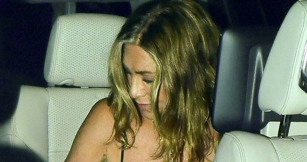 Jennifer Anistonová si vyšla na večeři s Chrisem Dixonem.