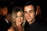 Jennifer Aniston se dočkala. Její přítel Justin Theroux požádal herečku o ruku. Svět se může těšit na další velkou svatbu