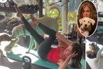 Jennifer Anistonová na Havaji: Kvůli pejskům si skoro nezacvičí
