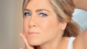 Kosmetika, kterou používá Jennifer Aniston: Můžete si ji dovolit i vy!