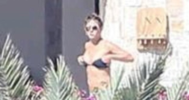 Jennifer Aniston v plavkách