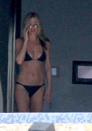 Jennifer před měsíce v Mexiku. Stále sexy.
