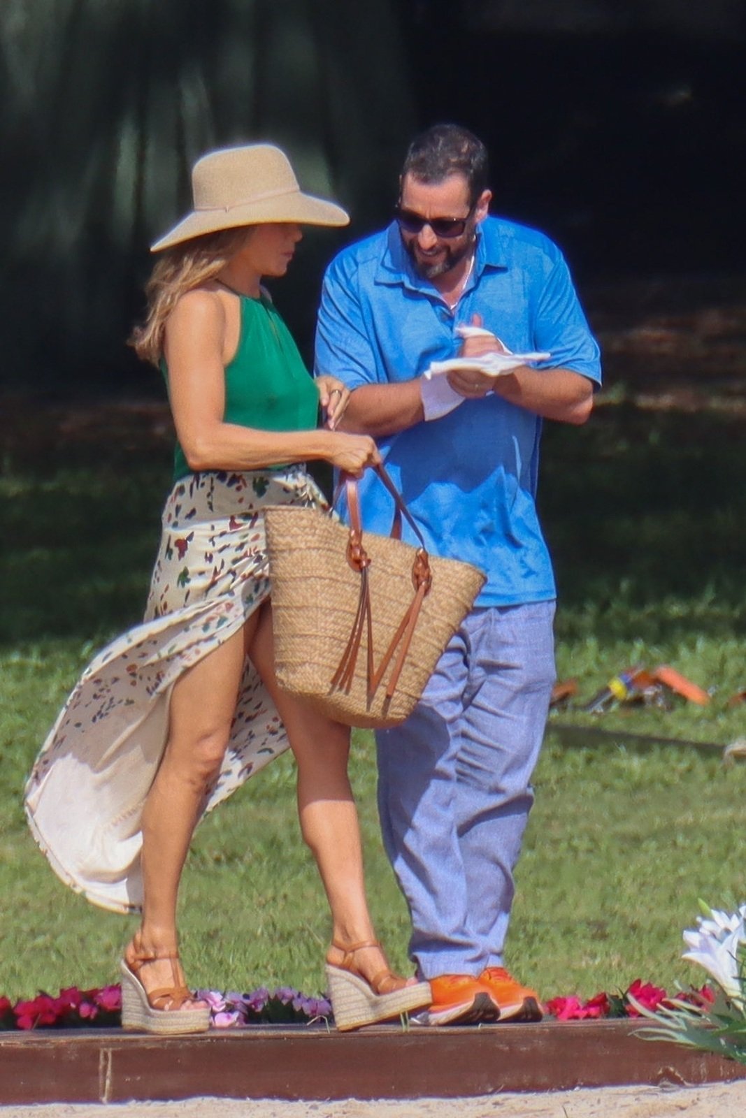 Jennifer Anistonová a Adam Sandler při natáčení na Havaji