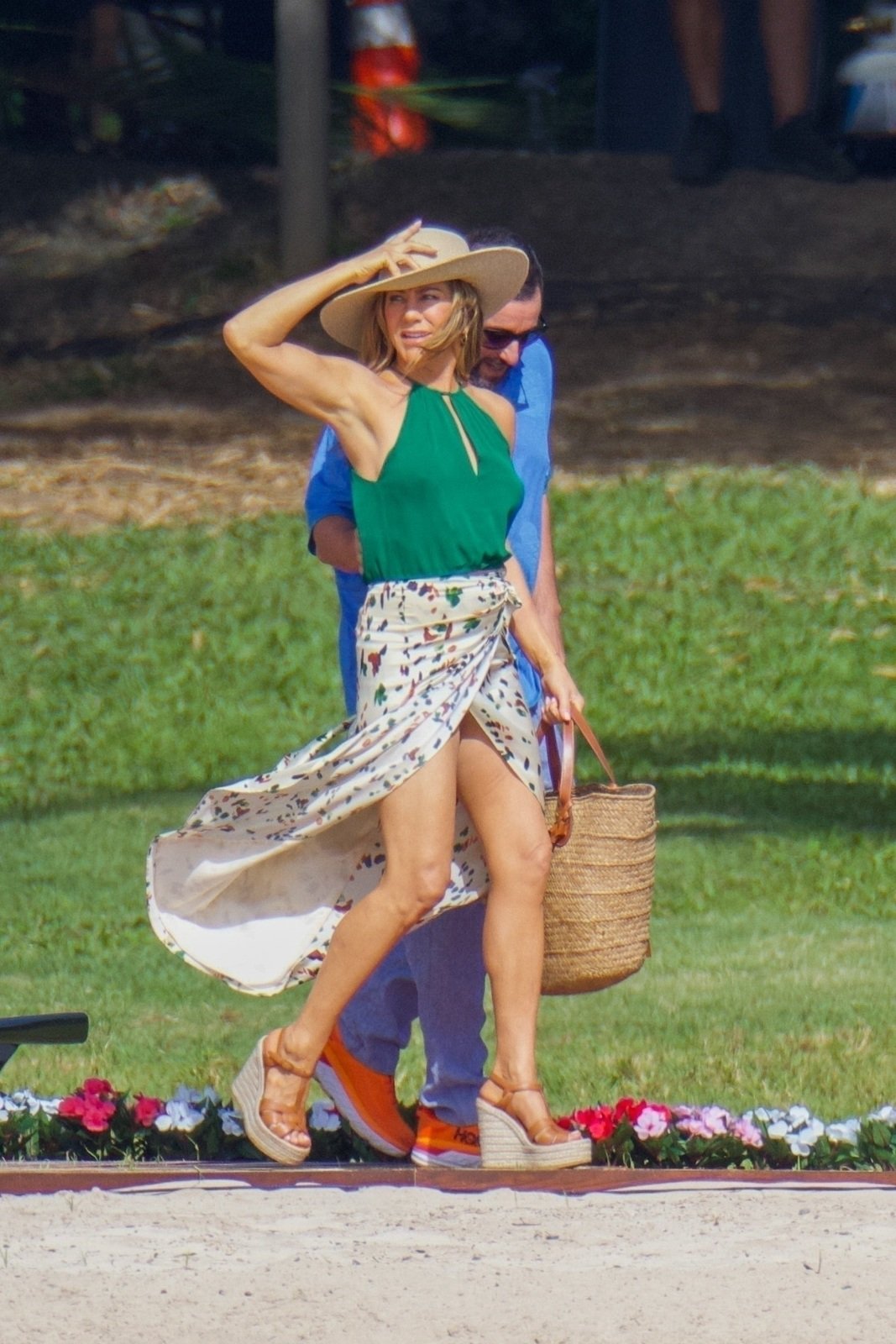 Jennifer Anistonová při natáčení na Havaji