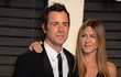 Jennifer Aniston (48) s manželem Justinem Therouxem (45)