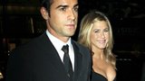 Zamilované Aniston se dmula ňadra pýchou na procházce s přítelem