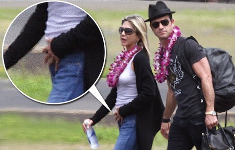 Aloha! Je Aniston těhotná? Milence vzala na Havaj