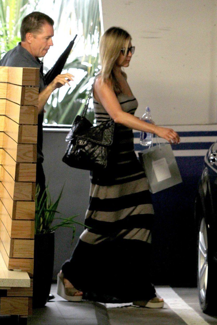 Letní styl Jennifer Aniston